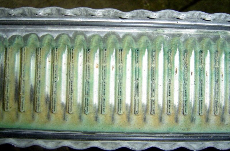 Depositi di calcare dovuti all'utilizzo di acqua pura (senza liquido di raffreddamento).